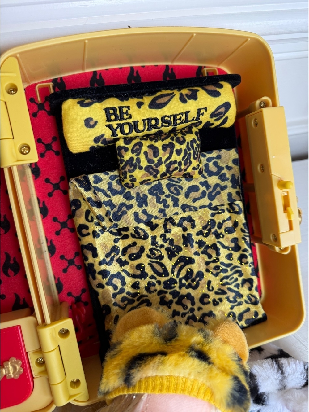 Na! Na! Na! Surprise 3-in-1 Backpack Bedroom Jennel Jaguar Playset & Extras - Picture 6 of 9